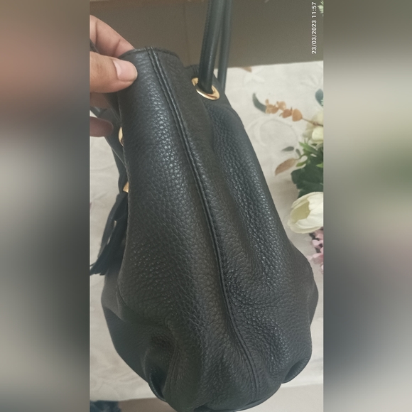 Authentic Michael Kors Leather Medium East West Ring Tote in Black - Picture 3 of 13